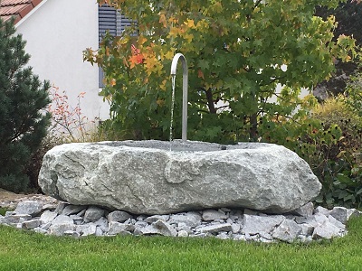 Brunnen Steinbrunnen Gartenbrunnen Vorarlberg Steinmetz Massivstein.at