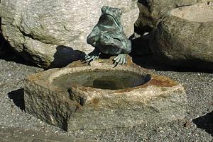 Frosch Brunnen Stein Naturstein Gartenbrunnen Steinmetz sterreich Vorarlberg