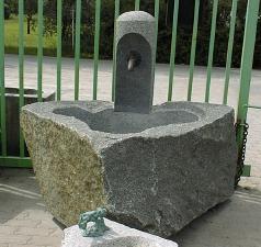 Brunnen Stein Naturstein Gartenbrunnen Steinmetz sterreich Vorarlberg