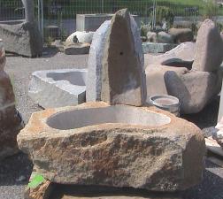 Schpf Brunnen mit Sule Stein Naturstein Gartenbrunnen Steinmetz sterreich Vorarlberg