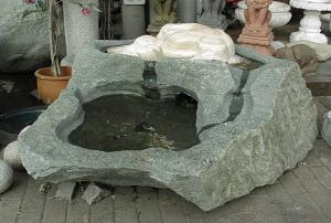 Brunnen Stein mit Steinskulptur Naturstein Gartenbrunnen Steinmetz sterreich Vorarlberg