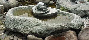 Brunnen Stein mit Frosch Naturstein Gartenbrunnen Steinmetz sterreich Vorarlberg