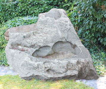 Wasserfall-Brunnen Stein Brunnen Steinmetz Vorarlberg Lustenau Dornbirn Bregenz Feldkirch