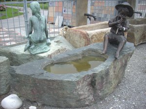 Brunnen Stein Naturstein Gartenbrunnen Steinbrunnen Garten Granitbrunnen Granit Steinmetz sterreich Vorarlberg Lustenau Dornbirn Bregenz Feldkirch Bludenz Lech Zrs Hard Hchst Fuach Kennelbach Hohenems