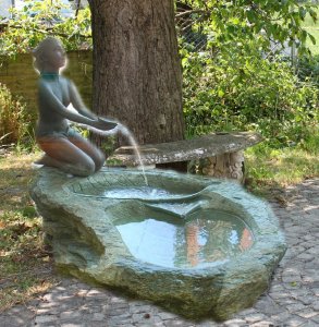 Brunnen Brugger Stein Naturstein Gartenbrunnen Steinbrunnen Garten Granitbrunnen Granit Steinmetz sterreich Schweiz Vorarlberg Lustenau Dornbirn Bregenz Feldkirch Bludenz Lech Zrs Hard Hchst Fuach Kennelbach Hohenems