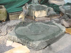 Brunnen Reiher Vgel Stein Naturstein Gartenbrunnen Steinmetz sterreich Vorarlberg