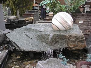 Schwimmende Kugel Brunnen schwebende Kugel Natursteinbrunnen Gartenbrunnen