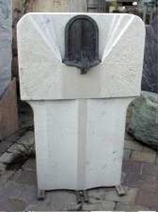 individueller Grabstein aus beigem Marmor mit Bronze-Tor Lustenau Dornbirn Bregenz Feldkirch Bludenz Vorarlberg