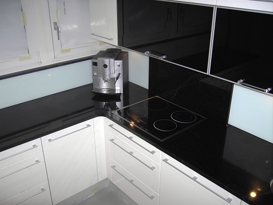 Küchenplatte aus schwarzem Granit mit Unterbau Waschbecken  Küchenabdeckung Granitarbeitsplatte Granitplatte Steinplatte Küchenarbeitsplatte