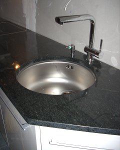 Küchenarbeitsplatte aus Granit mit Unterbau-Becken Küchenabdeckung Granitarbeitsplatte Granitplatte Steinplatte Arbeitsplatte Küche
