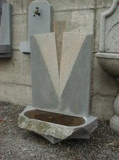 Moderner Wandbrunnen aus verschiedenen Graniten - in Eigenproduktion hergestellt vom Steinmetz Meister Karl-Heinz Brugger - Massivstein.at in Lustenau Vorarlberg sterreich